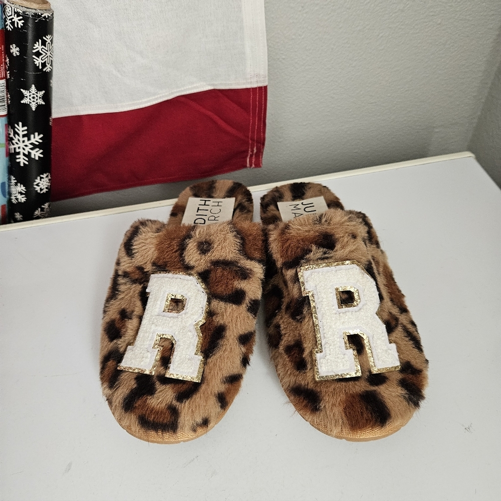 Judith March Monogrammed R Cheetah Leopard Print Fur slippers sandals